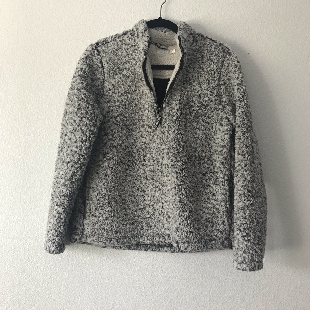 Women’s M 8-10 Insulated Pullover Fluffy Gray Cute Warm Fall Winter